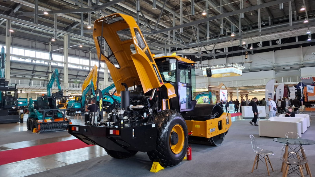 выставка «А8 МАШИНЫ РОССИИ»