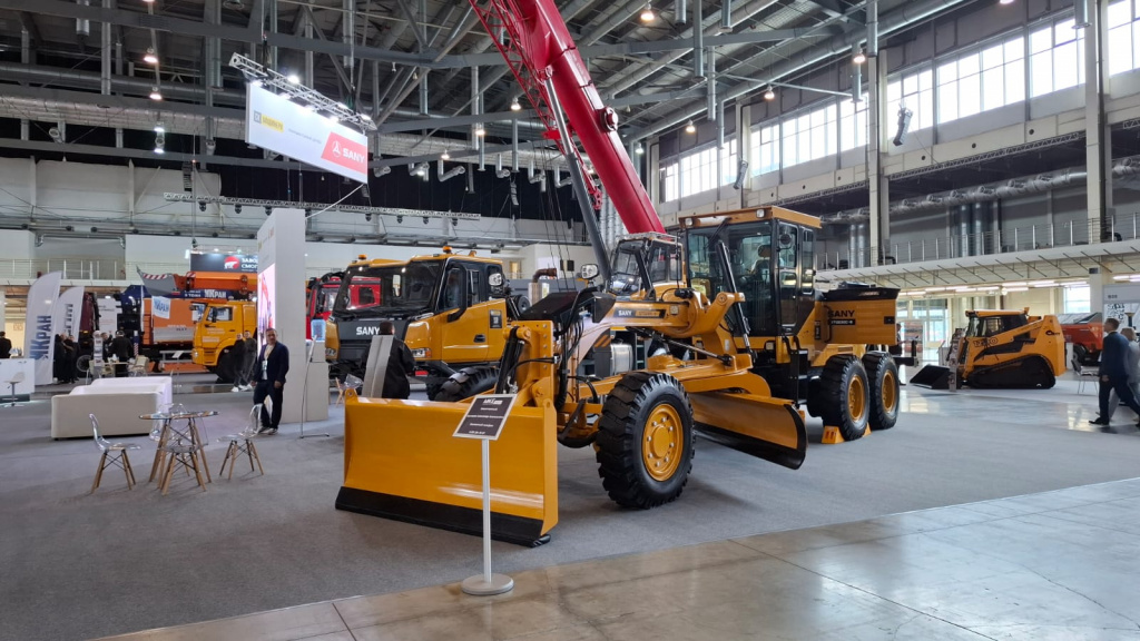 выставка «А8 МАШИНЫ РОССИИ»