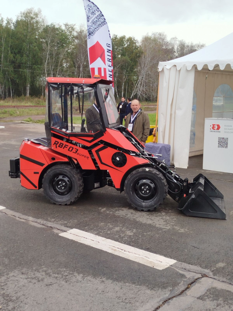 Выставка «СпецМашЭкспо»