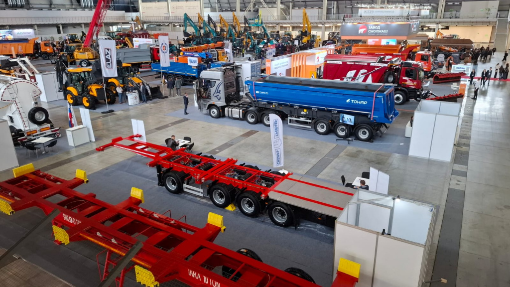 выставка «А8 МАШИНЫ РОССИИ»