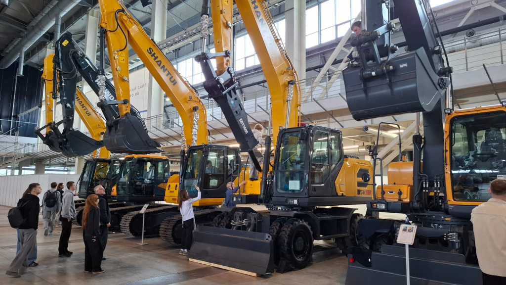 выставка «А8 МАШИНЫ РОССИИ»