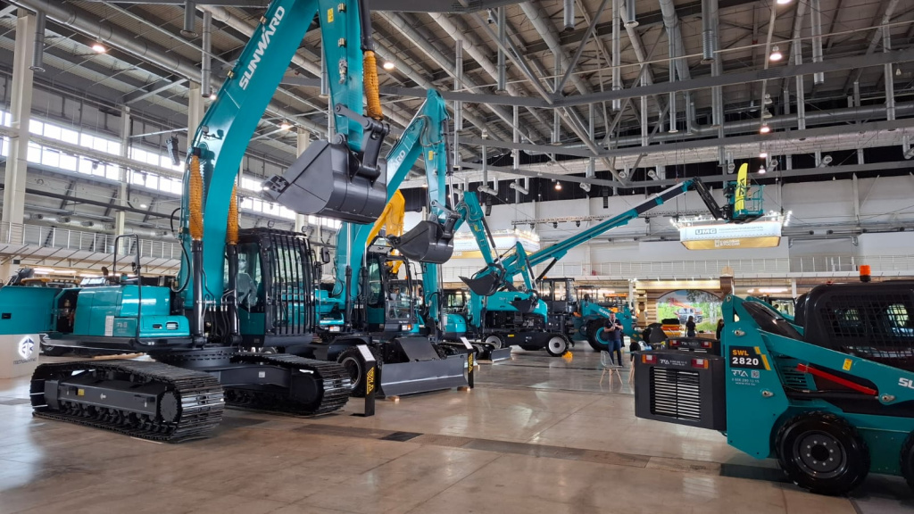 выставка «А8 МАШИНЫ РОССИИ»