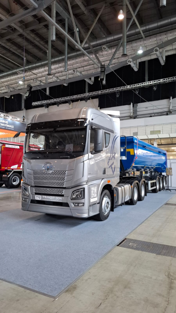 выставка «А8 МАШИНЫ РОССИИ»